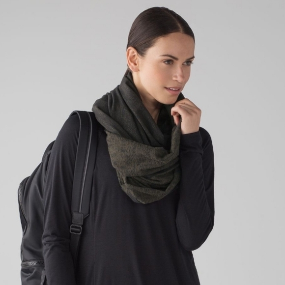 lululemon athletica Accessories - Lululemon Vinyasa Snap Scarf with arm holes / Shawl Jacquard Black Olive Rulu